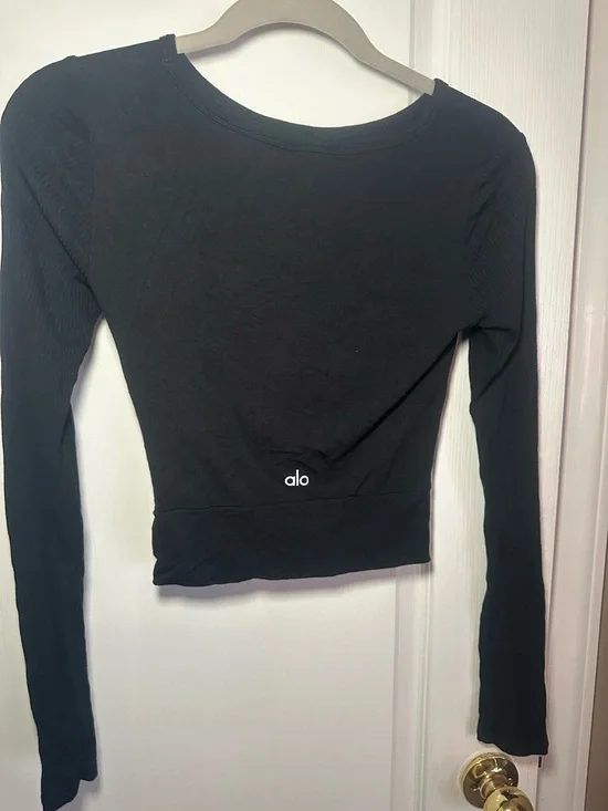 ALO Yoga Black Long-Sleeve Crop Top - Picture 3 of 4